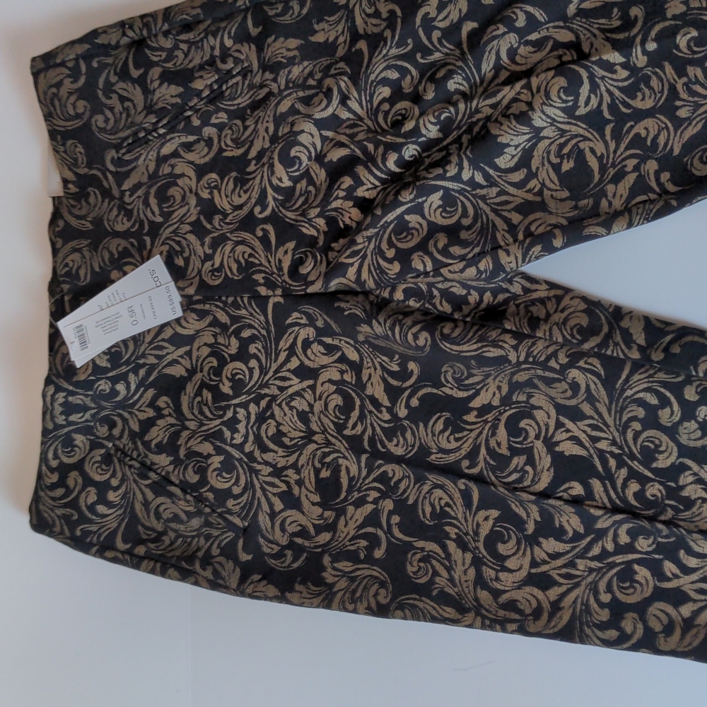 Chico’s So Slimming Juliet Scroll-Print Ankle Pants Chico's size .5/reg size 6
